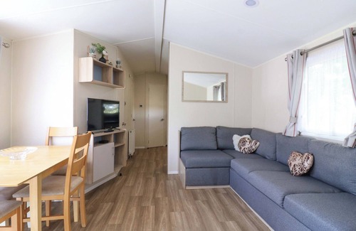 Clacton-on-Sea Cottage | SINGH AND LEITE FAMILY CARAVAN, family friendly in St. Osyth