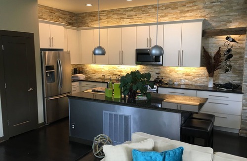 Twin Lakes House | Single Family 3 Br, 3 Ba, Patio and Hot Tub