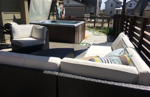 Twin Lakes House | Single Family 3 Br, 3 Ba, Patio and Hot Tub