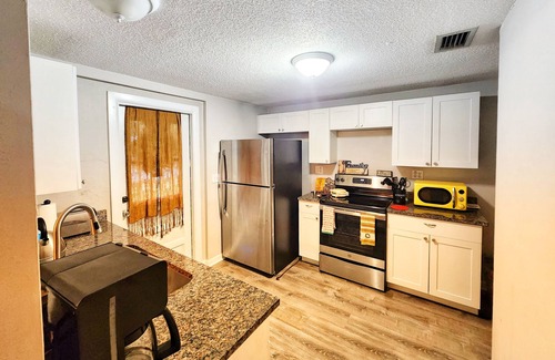 Zephyrhills House | Single family home in Zephyrhills. Semi-furnished.