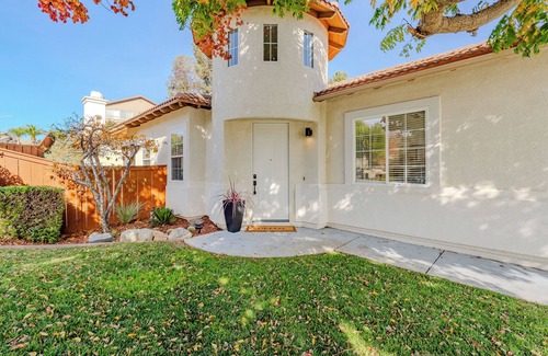 Temecula House | Single-Level Newly Renovated Modern Light Filled Home in Temeku Country Club.