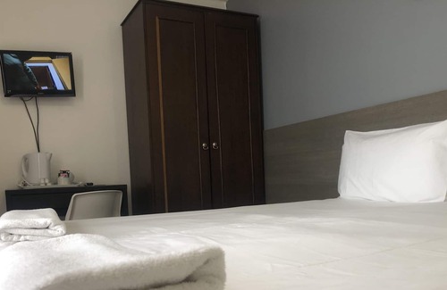 West Cliff House | SINGLE ROOM - CAPITAL ONE HOTEL - BOURNEMOUTH TOWN CENTRE WEST CLIFF