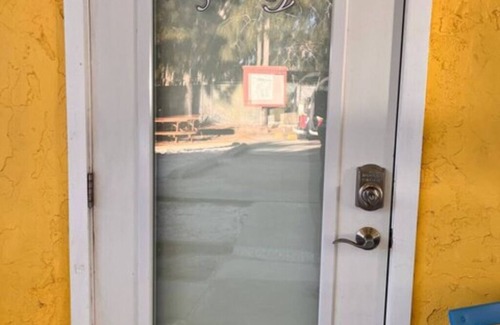 Weeki Wachee Gardens Apartment | Sirenity - Neptune's Grotto Old Florida Adventure Retreats