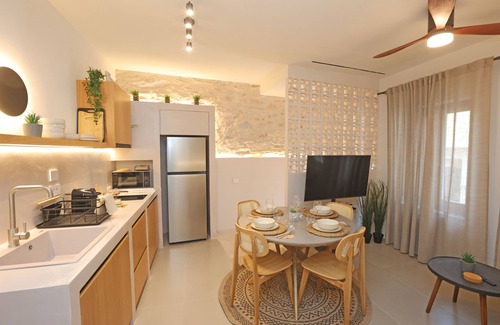 Ermoupoli House | Siroa Tranquil - A minimalistic chic house in the heart of Hermoupoli