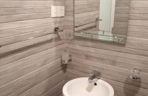 Dadalla West House | Siroy Lily is a Villa.