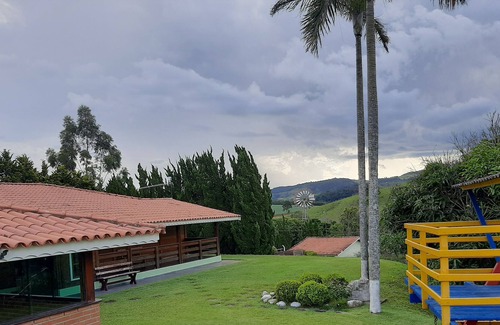 Itapeva House | Site with a wooden house in the south of Minas, 120 km from São Paulo
