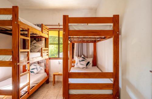 Guararema House | Sitio só Alegria com roupas de cama e banho