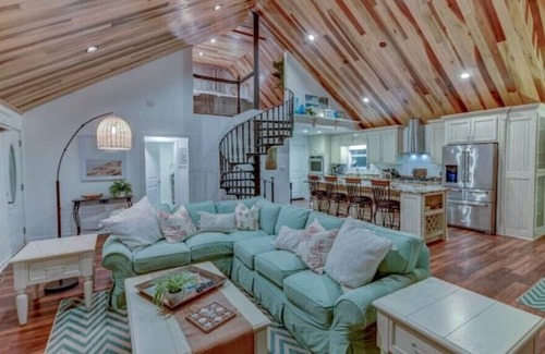 Theodore House | Sittin on the dock of the Bay... 10 minutes from Dauphin Island.