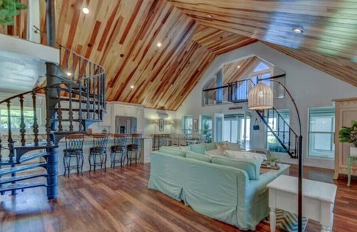 Theodore House | Sittin on the dock of the Bay... 10 minutes from Dauphin Island.