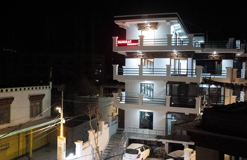 Leh House | Situated 10 mints from airport 10 mints from main market and mountains view.