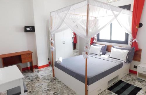 Antsiranana Apartment | Situation STABLE à MADAGASCAR Villa Louis propose 25euros le T2 à 35euros le T3 MeublésToutConfort Centre-Ville DIEGO-SUAREZ au Nord