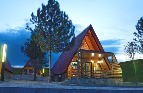 Sıcak Cermik Ski Chalet | SIVAS CAMLICA TERMAL BUNGALOW