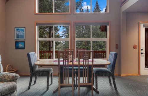 Hyak House | Ski Cabin 3br Hyak Fire Place 5 mins to Hill