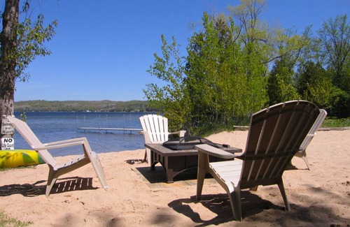 Arcadia House | SKI CRYSTAL MTN! New Wifi! SANDY BEACH! Gameroom!