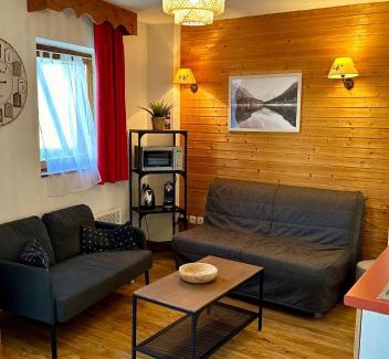 Chamrousse Apartment | Ski et détente à Chamrousse Sauna, piscine 6 pers, wifi et parking