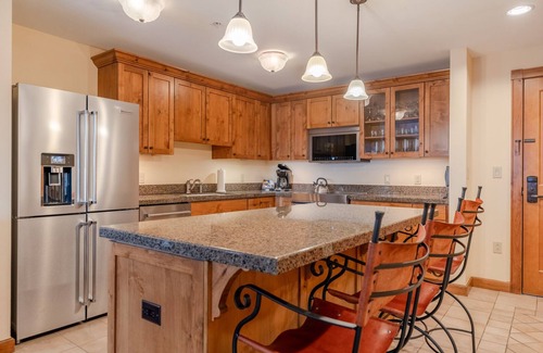 Crested Butte House | Ski-In/Ski-Out Luxury Condo! Heated Garage, Pool, Gym, Hot Tub! All on One Level