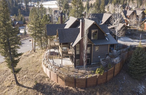 Tamarack Resort House | Ski in /Ski Out | Pet Friendly | Private Hot Tub |