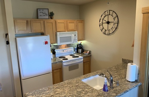 Mammoth Lakes Condo | Ski-In/Ski-Out - Top Floor - Juniper Spring Lodge Unit 533