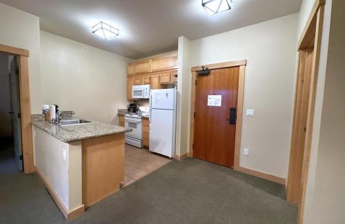 Mammoth Lakes House | Ski-in/Ski-out with views at Sunstone