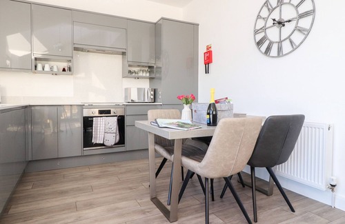 Bolton by Bowland Cottage | SKIRDEN VIEW, pet friendly, with hot tub in Chatburn