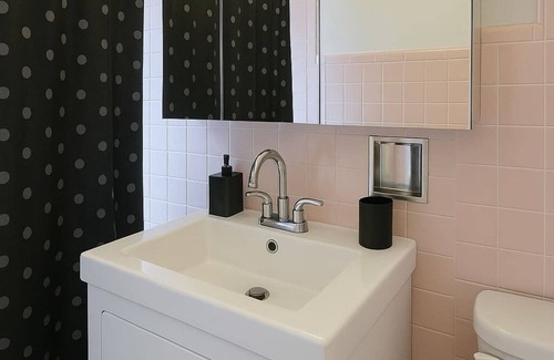 Skokie Apartment | Skokie Gem - 1BR on Davis St!