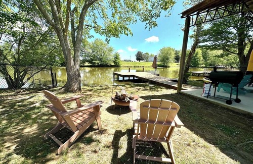 Centre House | Skoolie on Lake Weiss | LAKE FRONT & Fishing