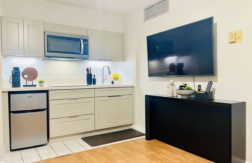 Downtown Honolulu Apartment | Sky-High 32F Suite in Honolulu – Free Parking