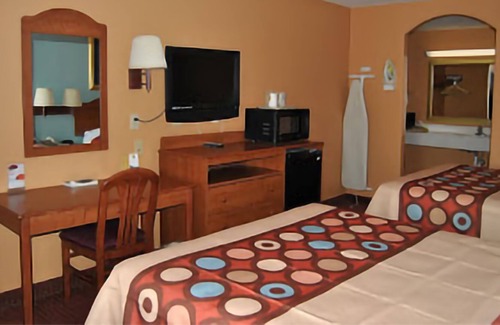 Western Division House | Sky Palace Inn & Suites By Jasper Laredo - 2 Queen Bed Smoking