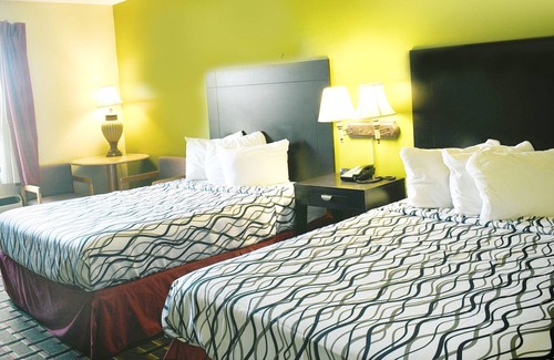 Park City House | Sky-Palace Inn & Suites Park City Wichita North - 2 Queen Beds NS