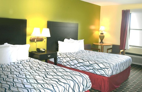 Park City House | Sky-Palace Inn & Suites Park City Wichita North - 2 Queen Beds NS