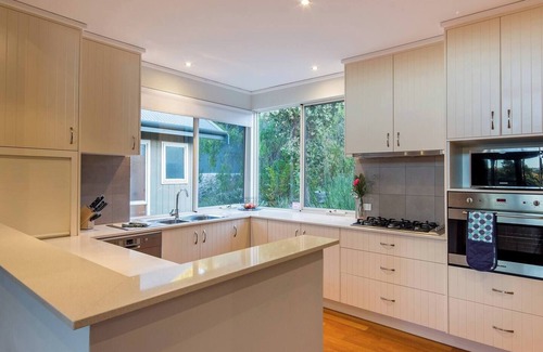 Yallingup House | Sky View Elevated Estate with Resort Style Pool