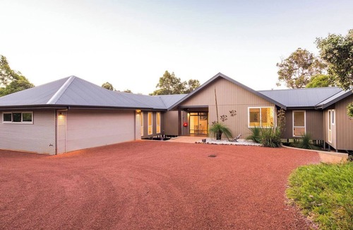 Yallingup House | Sky View Elevated Estate with Resort Style Pool