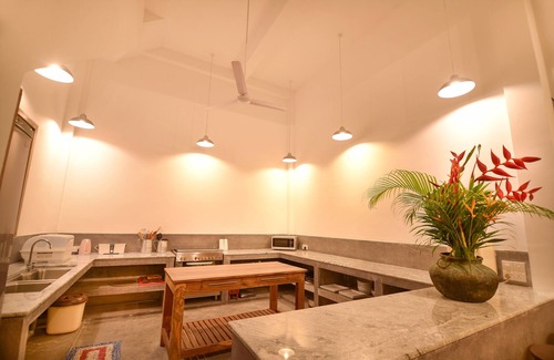 Unawatuna Villa | Skylight House - an airy private oasis 5 minutes to the beach!