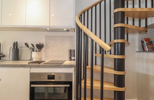 Ingleton House | SKYLIGHT RETREAT, pet friendly, with a garden in Ingleton