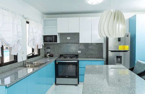 Cofresi Hotel | Skylight Suites Restaurant Bar