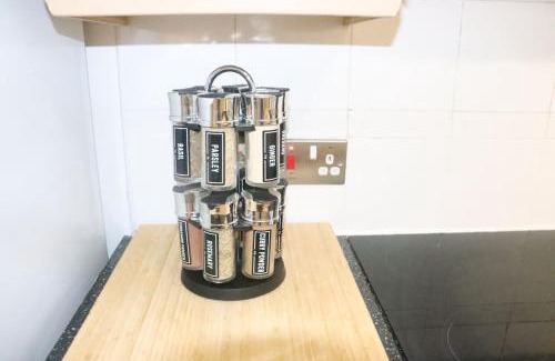 Woolwich Apartment | Skyline Haven - Modern 2B, Parking, Wifi & 4kTV