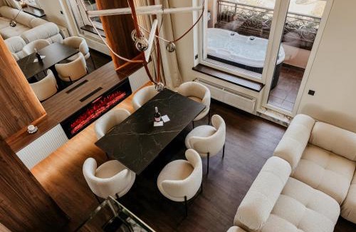 Pechers'kyi District Apartment | SkySpa Apartments - апартаменти з джакузі на терасі з видом на Печерськ