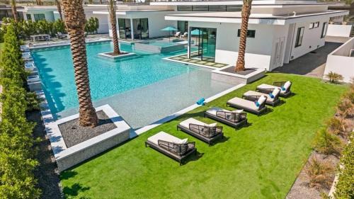 Indio House | Sleeps 28 2 Luxe Villas w Pickleball Court Bravo Villas Dorado by AvantStay