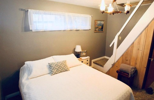 Camp Nelson House | Slate Mountain View Hot Tub Sequoias Trail of 100 Giants River EV