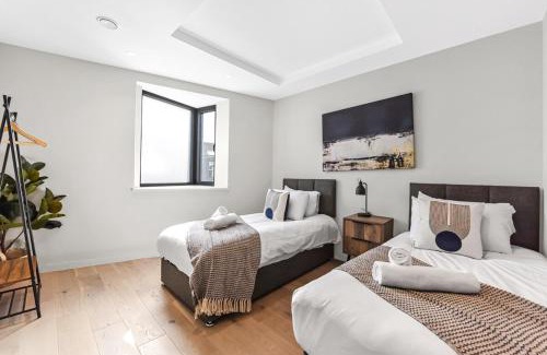 Kensal Green Apartment | Sleek and Modern 4BR Ultimate London Getaway