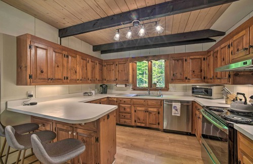 Wilmington Cabin | Sleek Cabin w/Deck, 8 Miles to Mount Snow & Hikes
