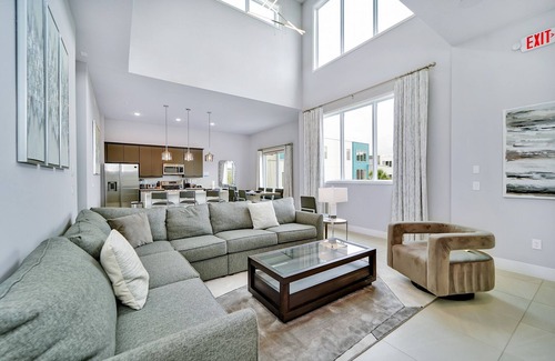 Reunion Hotel | Sleek Condo with Pool Table near Disney and Resort & Waterpark Access - B1-202