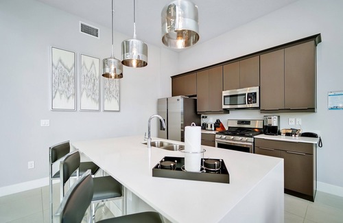 Reunion Hotel | Sleek Condo with Pool Table near Disney and Resort & Waterpark Access - B1-202