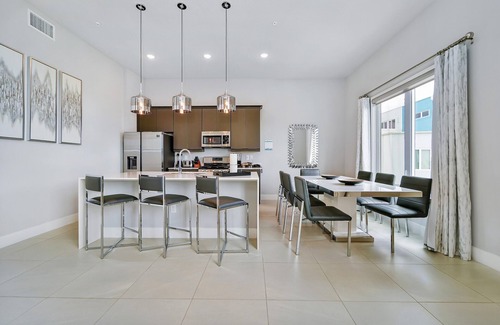 Reunion Hotel | Sleek Condo with Pool Table near Disney and Resort & Waterpark Access - B1-202