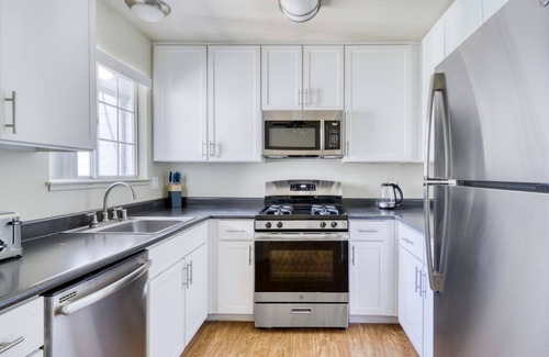 Foster City Apartment | Sleek Foster City 2BR w/Gym, Pool, Spa & W/D, near VISA, by Blueground
