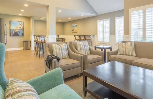 Foster City Apartment | Sleek Foster City 2BR w/Gym, Pool, Spa & W/D, near VISA, by Blueground