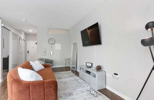 DeBaliviere Place Apartment | Sleek & Modern 1bd Apt