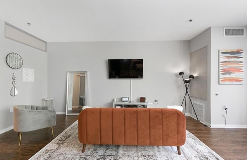 DeBaliviere Place Apartment | Sleek & Modern 1bd Apt