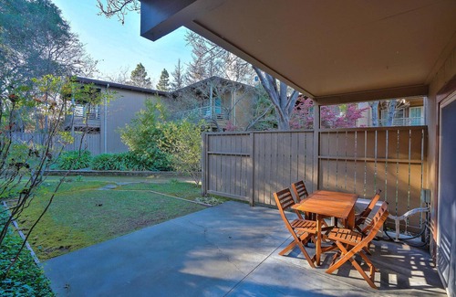 University South Apartment | Sleek Palo Alto 1BR w/A/C & W/D, nr Restaurants, by Blueground
