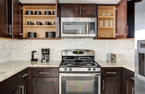 Pentagon City Apartment | Sleek Pentagon City 1BR w/W/D, Gym & Lounge, near Metro, by Blueground